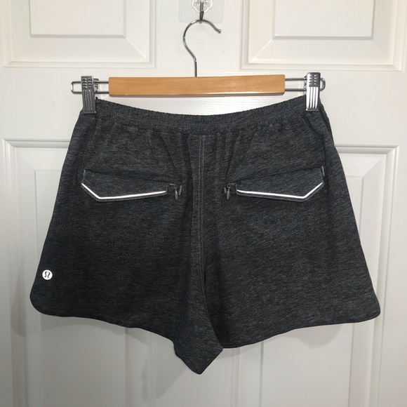 Lululemon shorts-like new size 4 - Picture 8 of 8